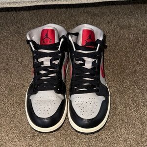 Women’s Air Jordan Retro 1 Mid